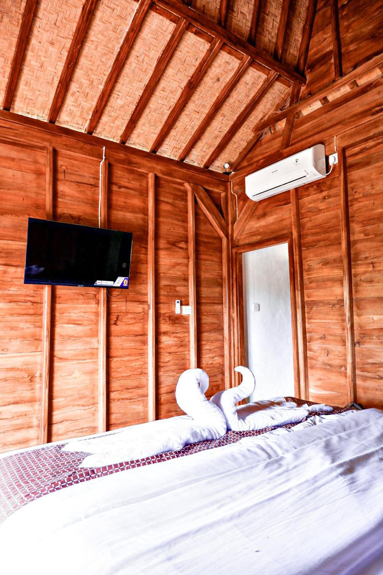 Aum Resort Pulukan Exterior foto